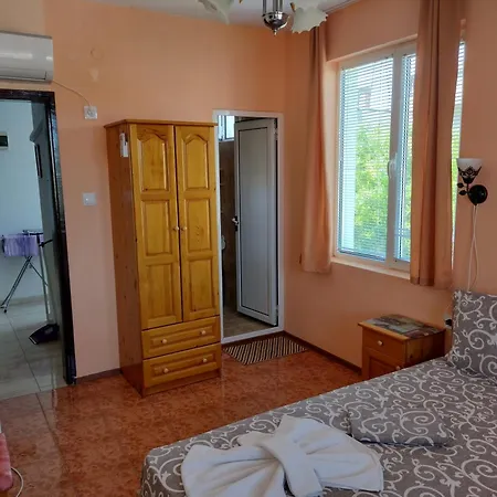 Guest house янка 3*